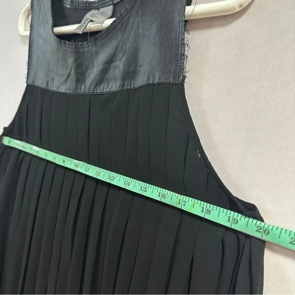 H&M Black Pleated Tank Top Blouse - Picture 3 of 7